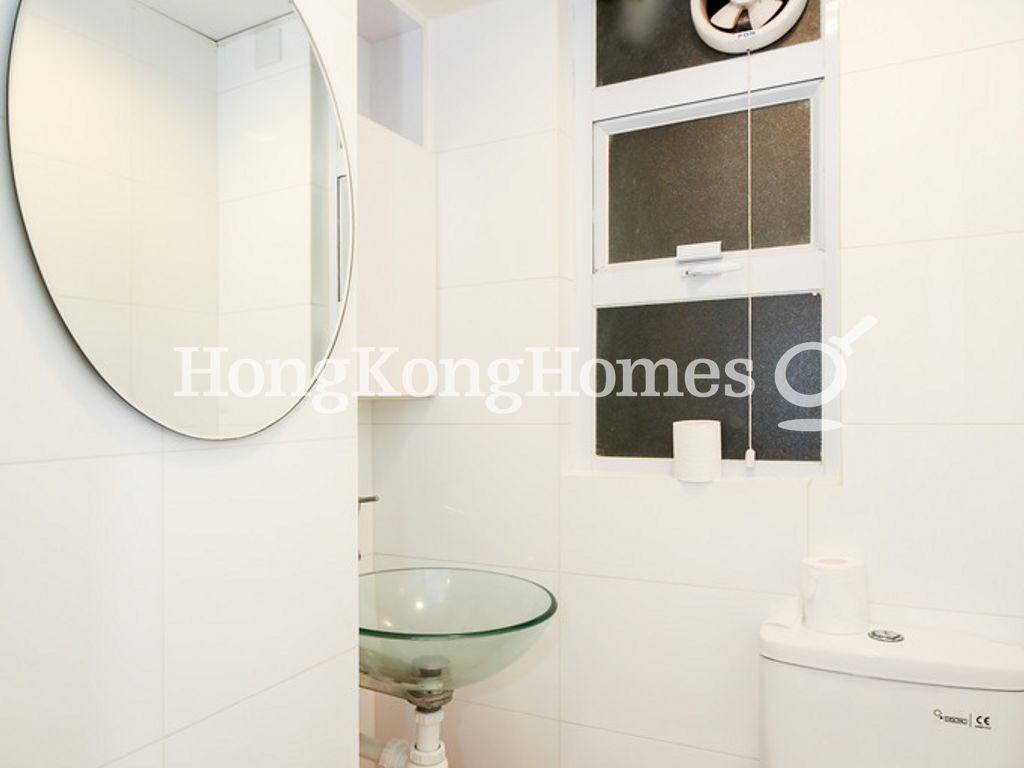 Guest Washroom — King Cheung Mansions, Happy Valley