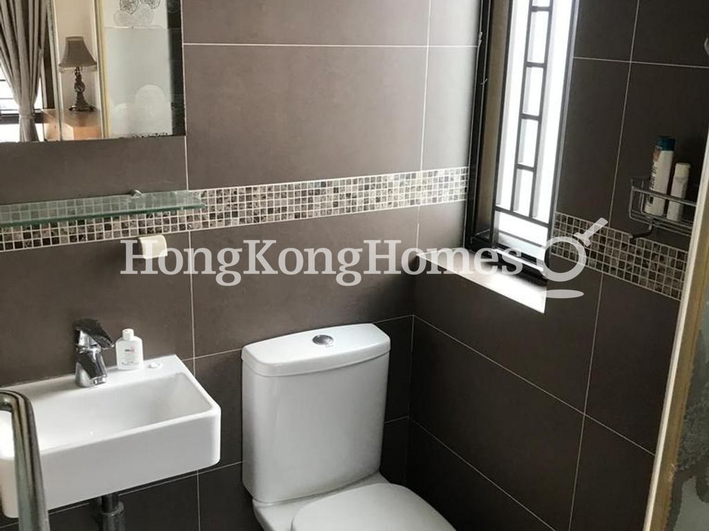 Guest Bathroom — Pokfulam Gardens - Block 05, Pokfulam