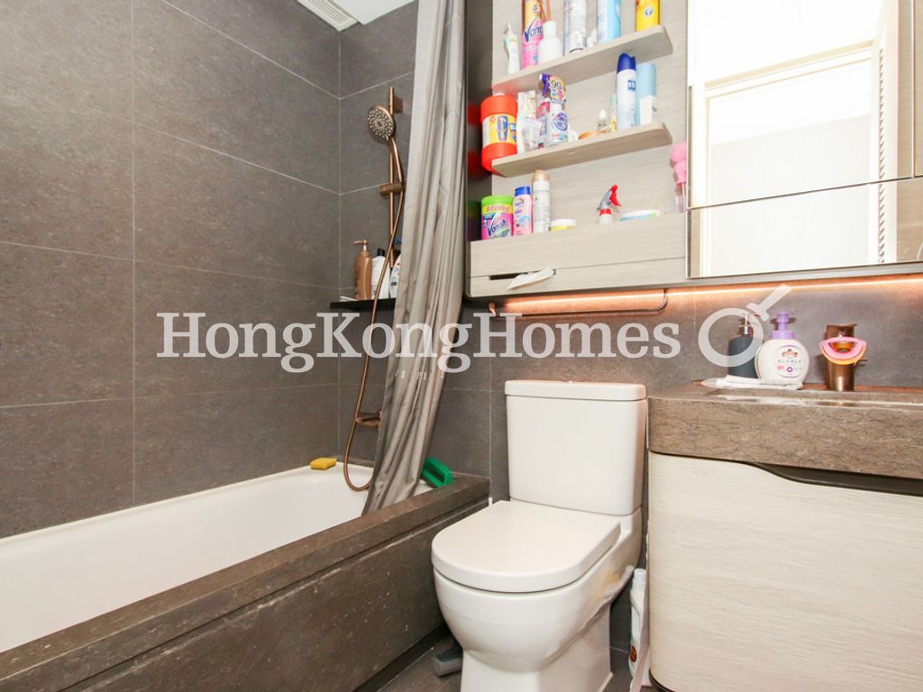 Guest Bathroom — Fleur Pavilia - Tower 03, North Point