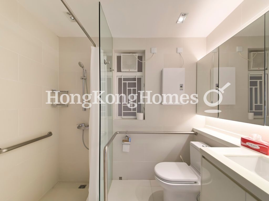 Master Bathroom — Green Lane Court, Happy Valley