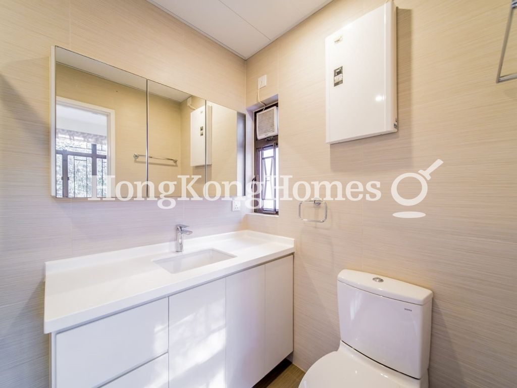 Master Bathroom — Mayflower Mansion, Tai Hang
