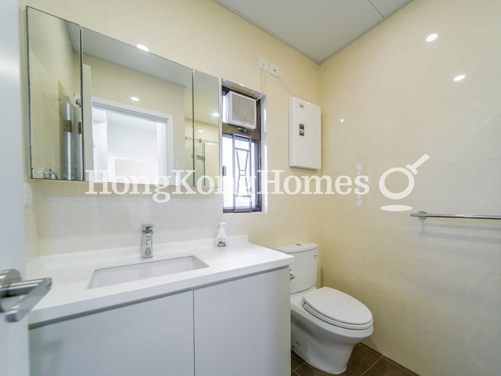 Guest Bathroom — Mayflower Mansion, Tai Hang