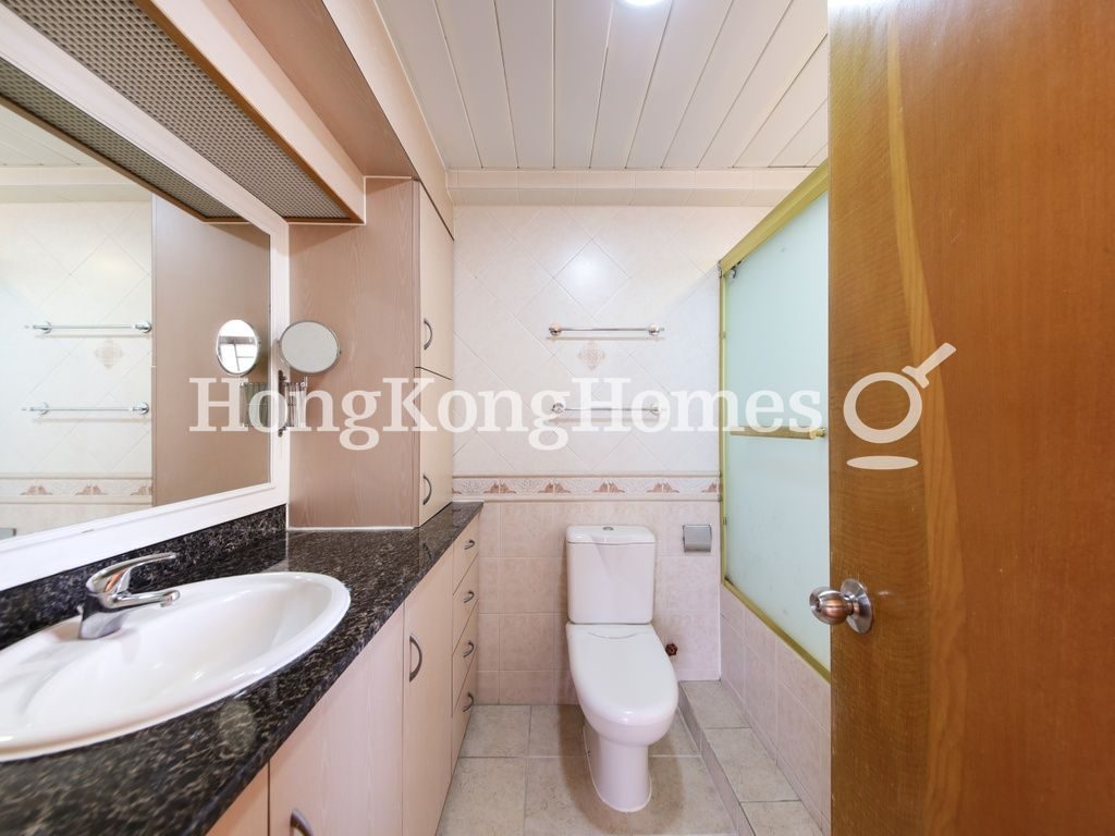 Master Bathroom — Pokfulam Gardens - Block 03, Pokfulam