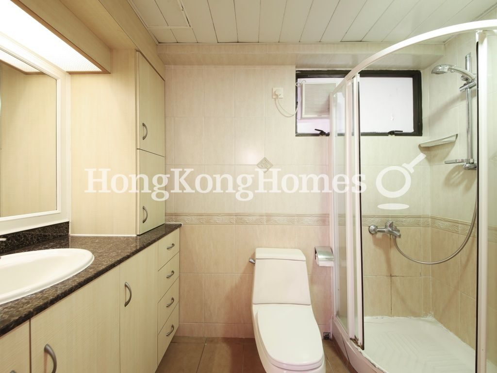 Guest Bathroom — Pokfulam Gardens - Block 03, Pokfulam