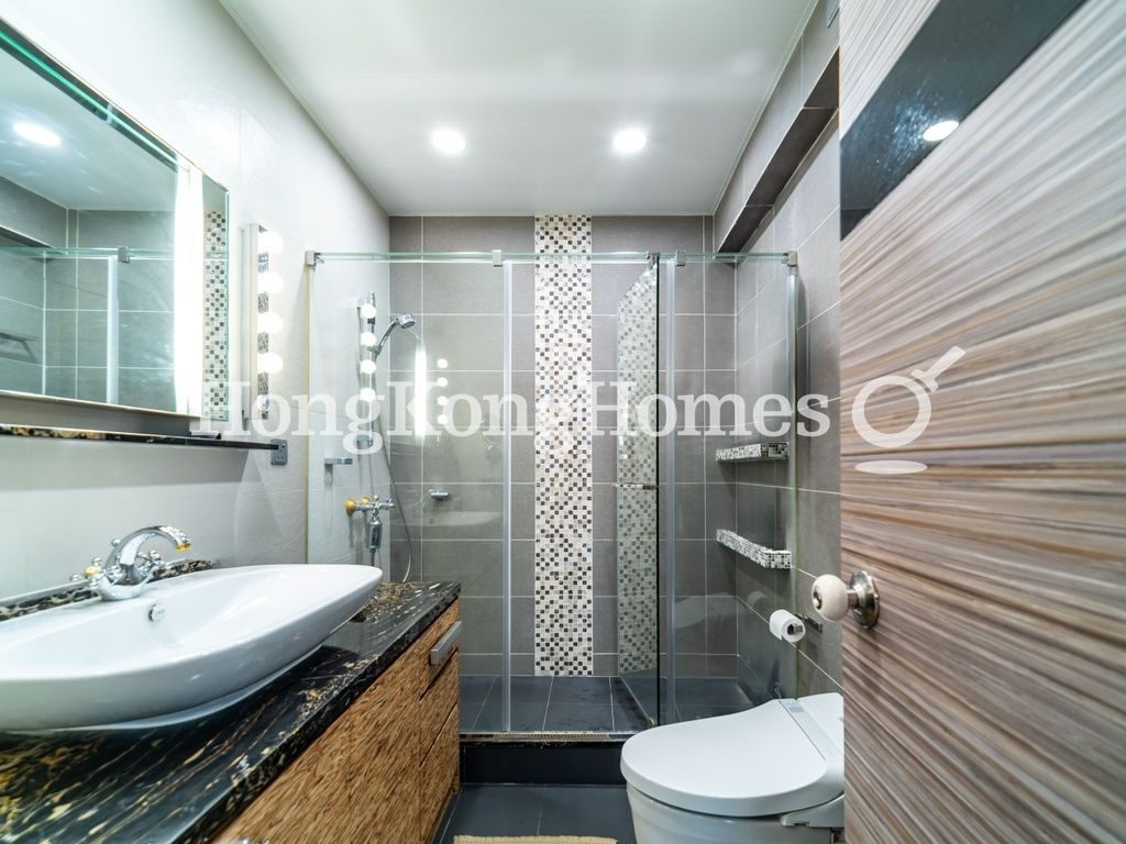 Guest Bathroom — San Francisco Tower - Block B, Happy Valley