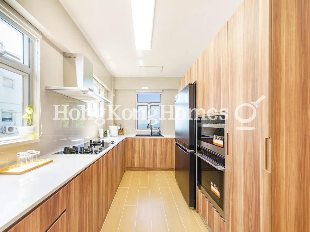 Kitchen — Yue Yan Mansion - Block B, Pokfulam