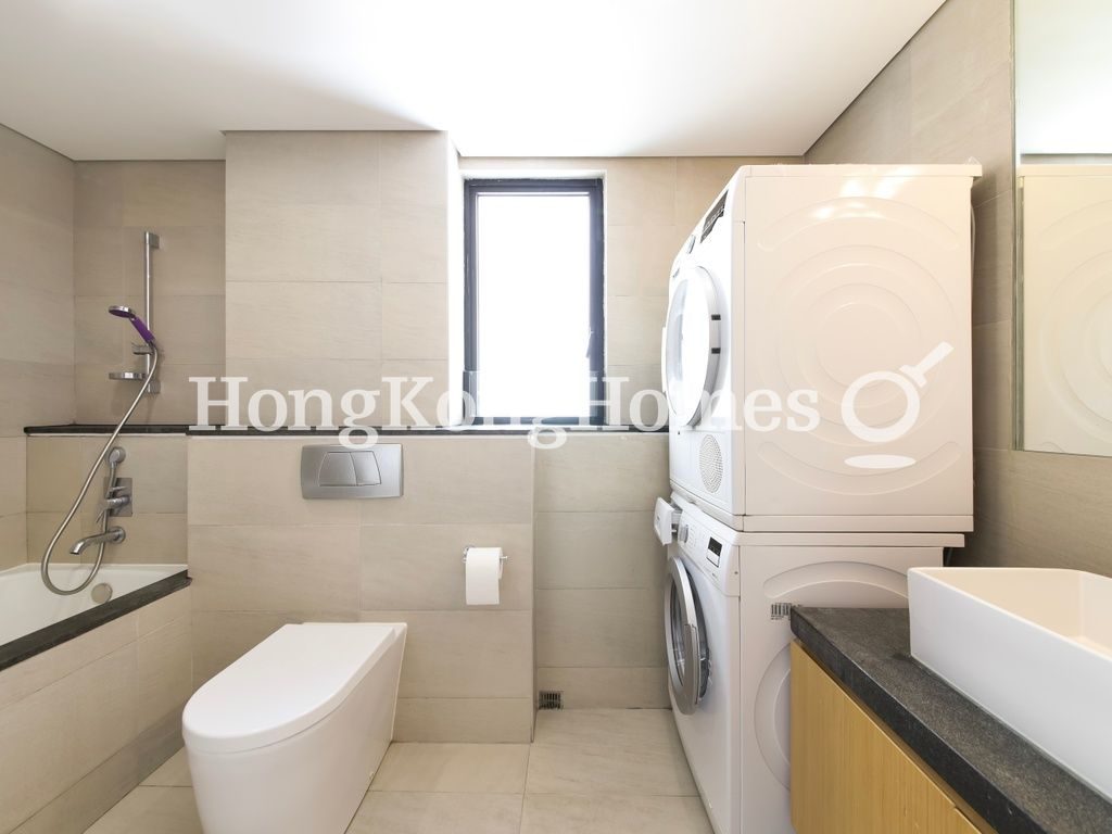 Guest Bathroom — Aqua 33, Pokfulam
