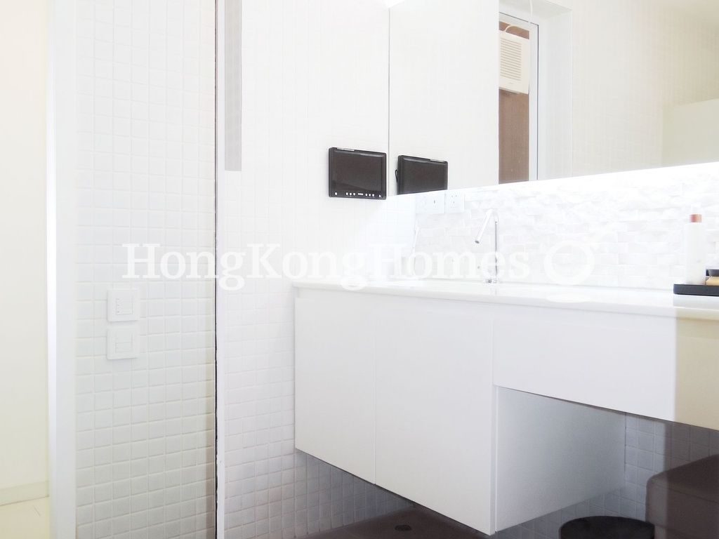 Master Bathroom — Green Lane Court, Happy Valley
