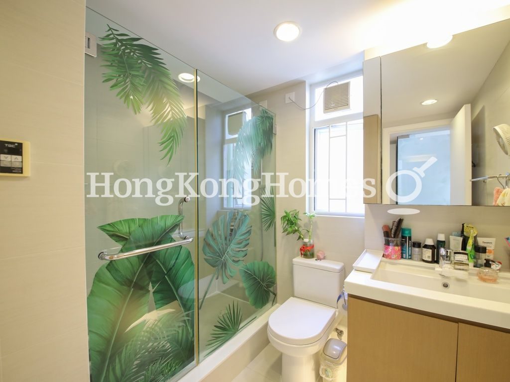 Guest Bathroom — La Vogue Court, Happy Valley
