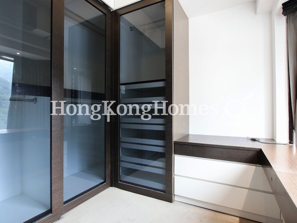 Walk-in Closet in Master Bedroom — Tycoon Court - Block B, Mid-levels West