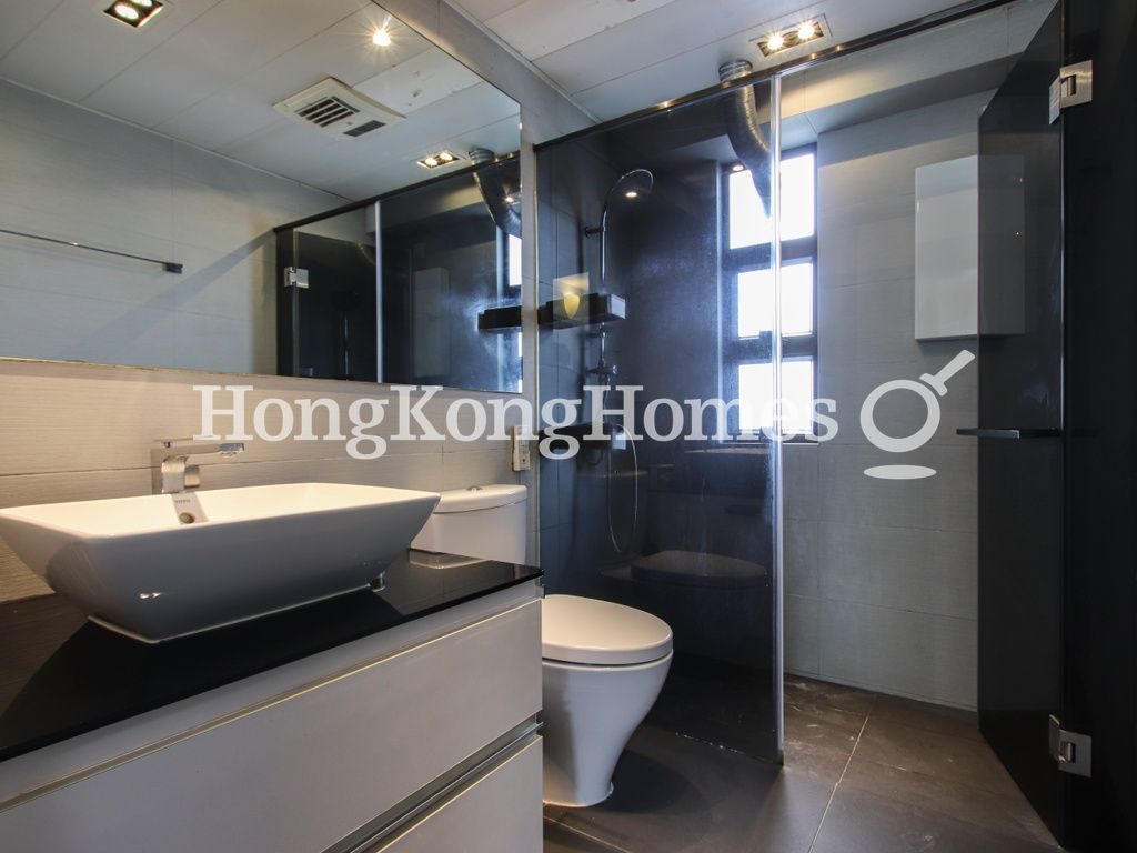Master Bathroom — Tycoon Court - Block B, Mid-levels West