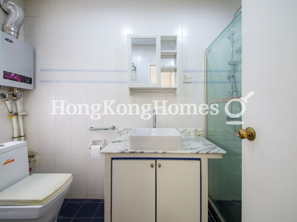 Master Bathroom — Kensington Court, Mid-levels East