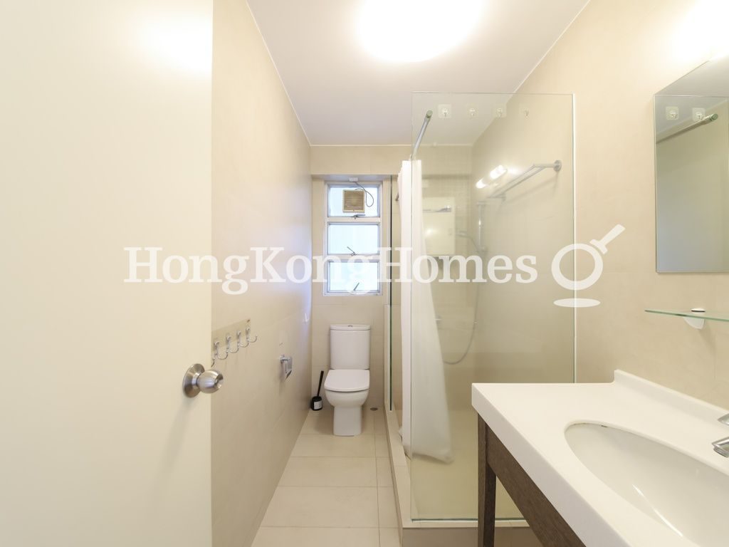 Guest Bathroom — Baguio Villa - Block 24, Pokfulam
