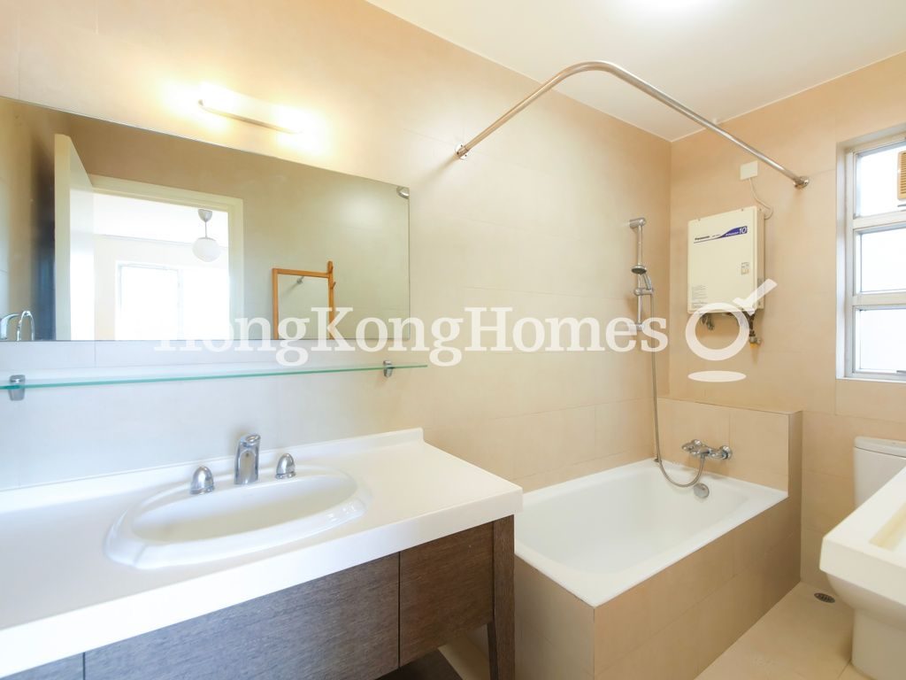 Master Bathroom — Baguio Villa - Block 24, Pokfulam