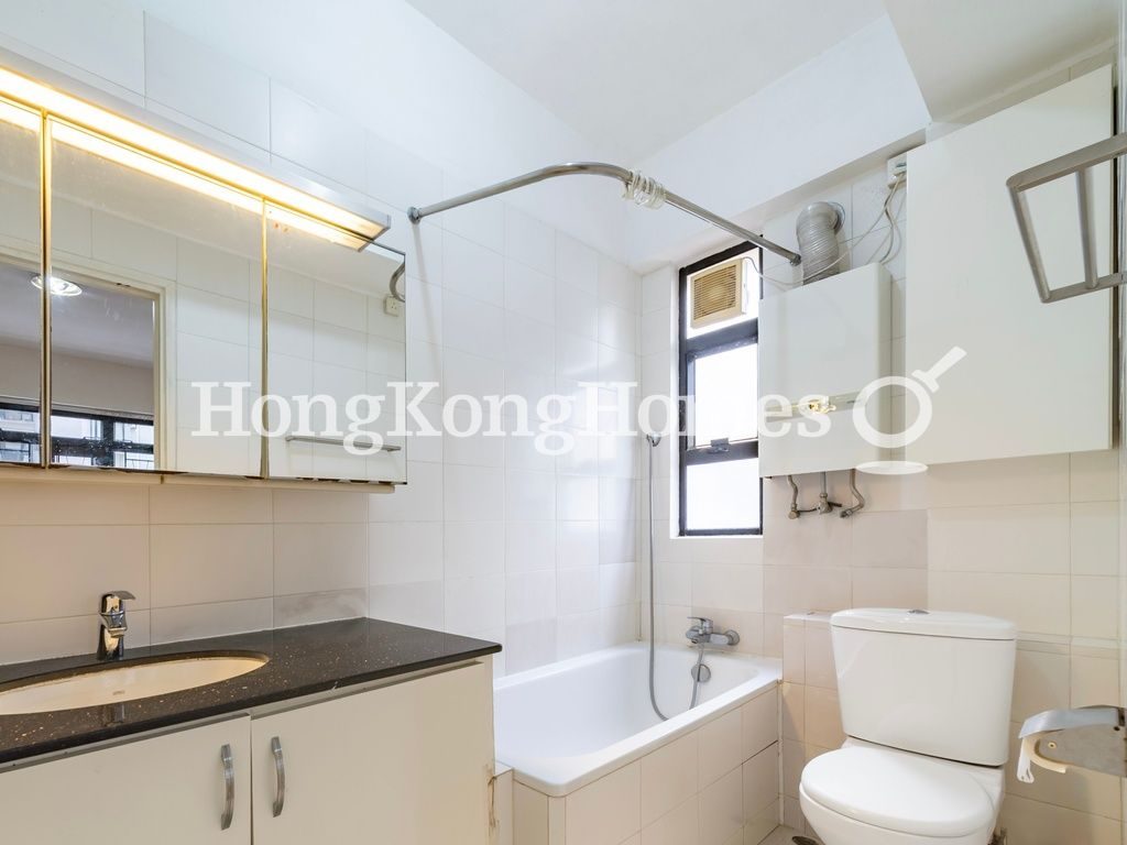 Guest Bathroom — Golden Court, Mid-levels West