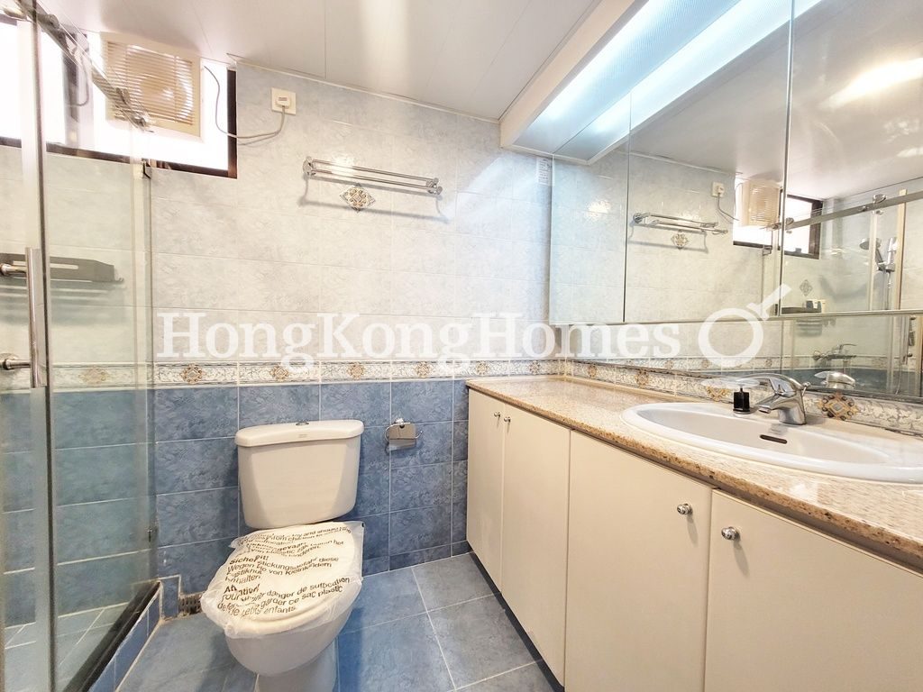 Guest Bathroom — Pokfulam Gardens - Block 06, Pokfulam