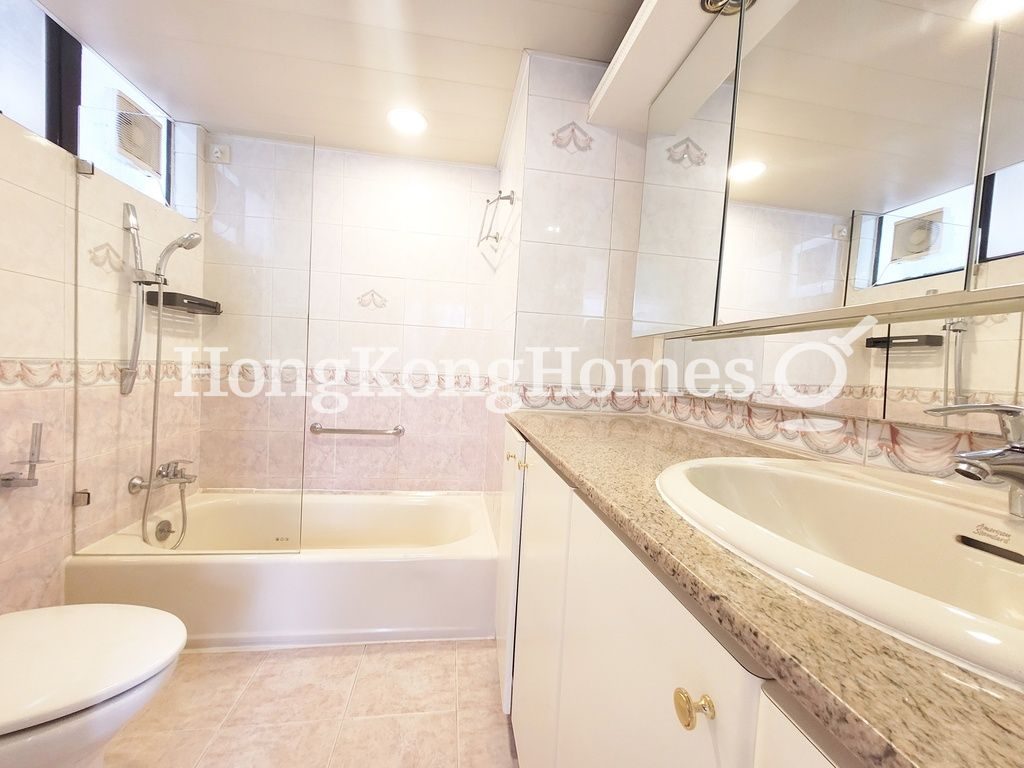Master Bathroom — Pokfulam Gardens - Block 06, Pokfulam