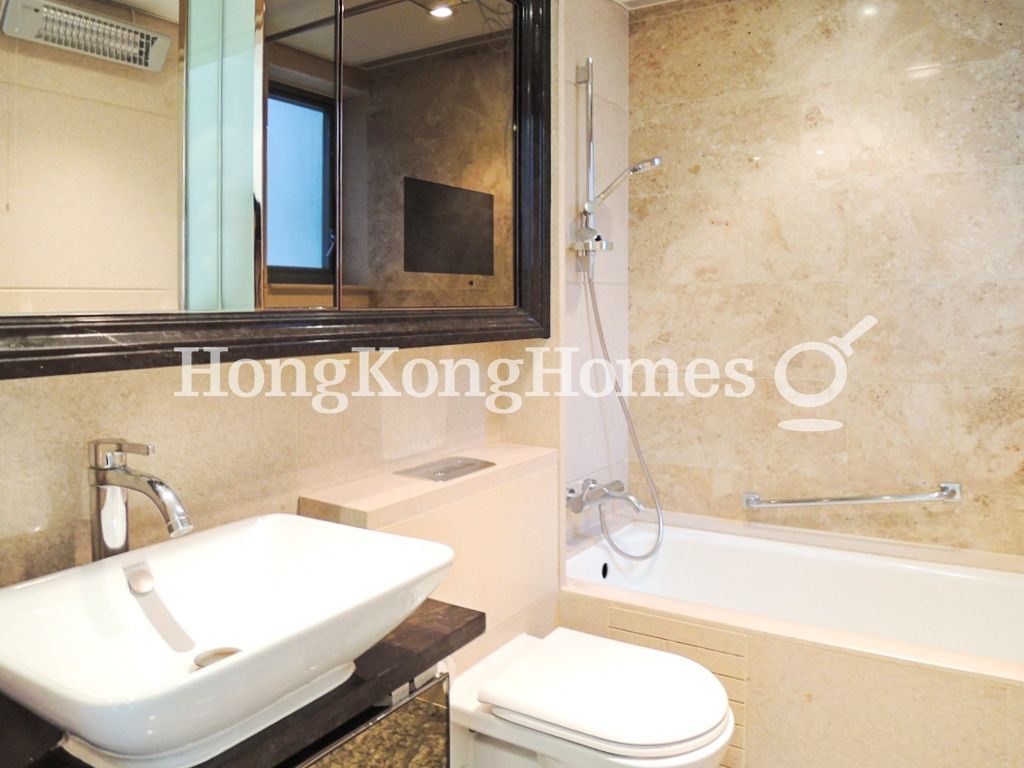 Guest Bathroom — Serenade - Tower 2, Tai Hang