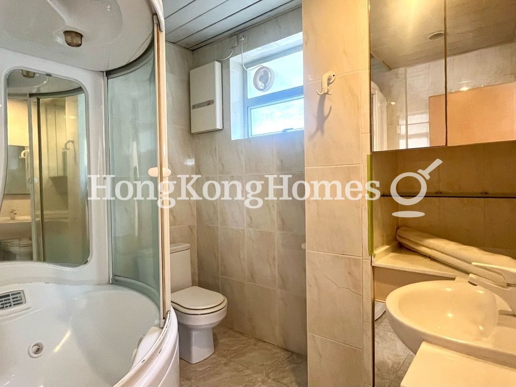 Master Bathroom — Skyline Mansion - Block 01, Mid-levels West