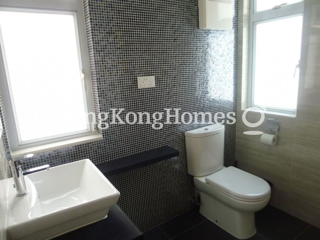 Master Bathroom — Tai Shing Building, Mid-levels West