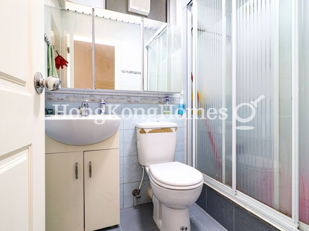 Guest Bathroom — Taikoo Shing - Maple Mansion, Taikoo Shing