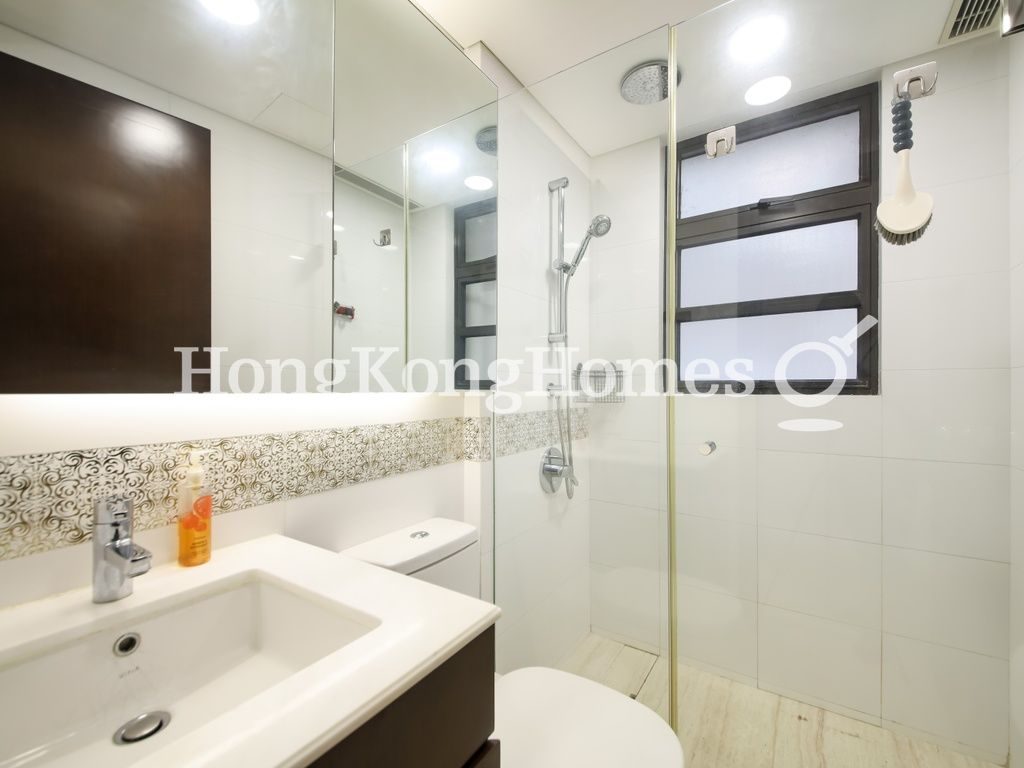 Guest Bathroom — The Babington, Mid-levels West