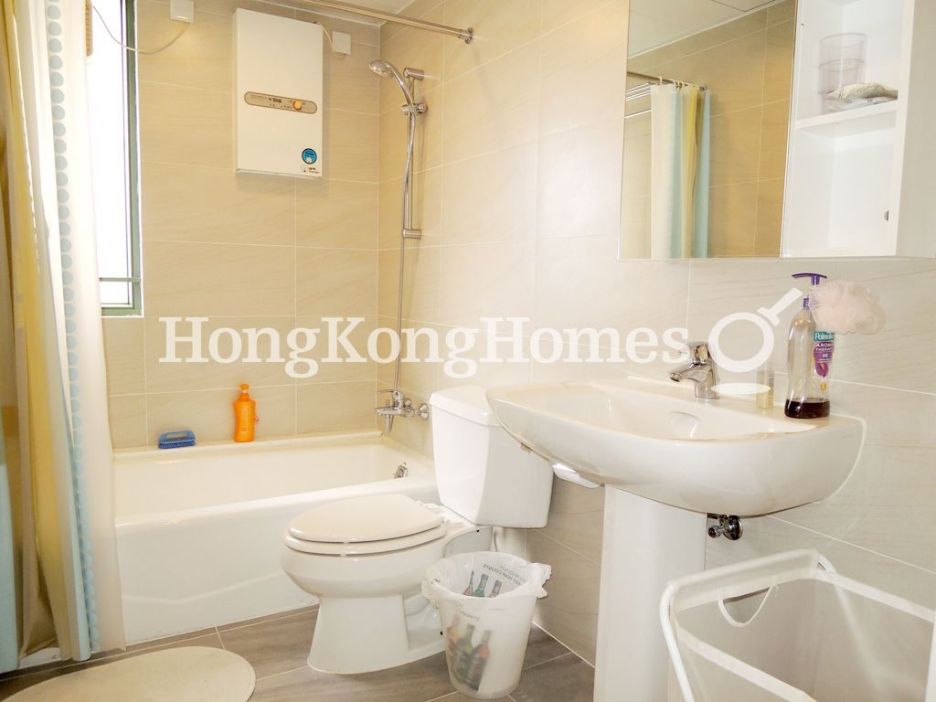 Guest Bathroom — Robinson Place - Block 01, Mid-levels West