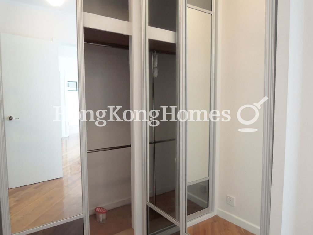 Walk-in Closet in Master Bedroom — Robinson Place - Block 01, Mid-levels West