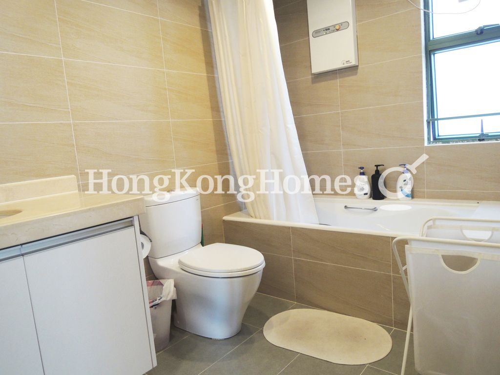 Master Bathroom — Robinson Place - Block 01, Mid-levels West