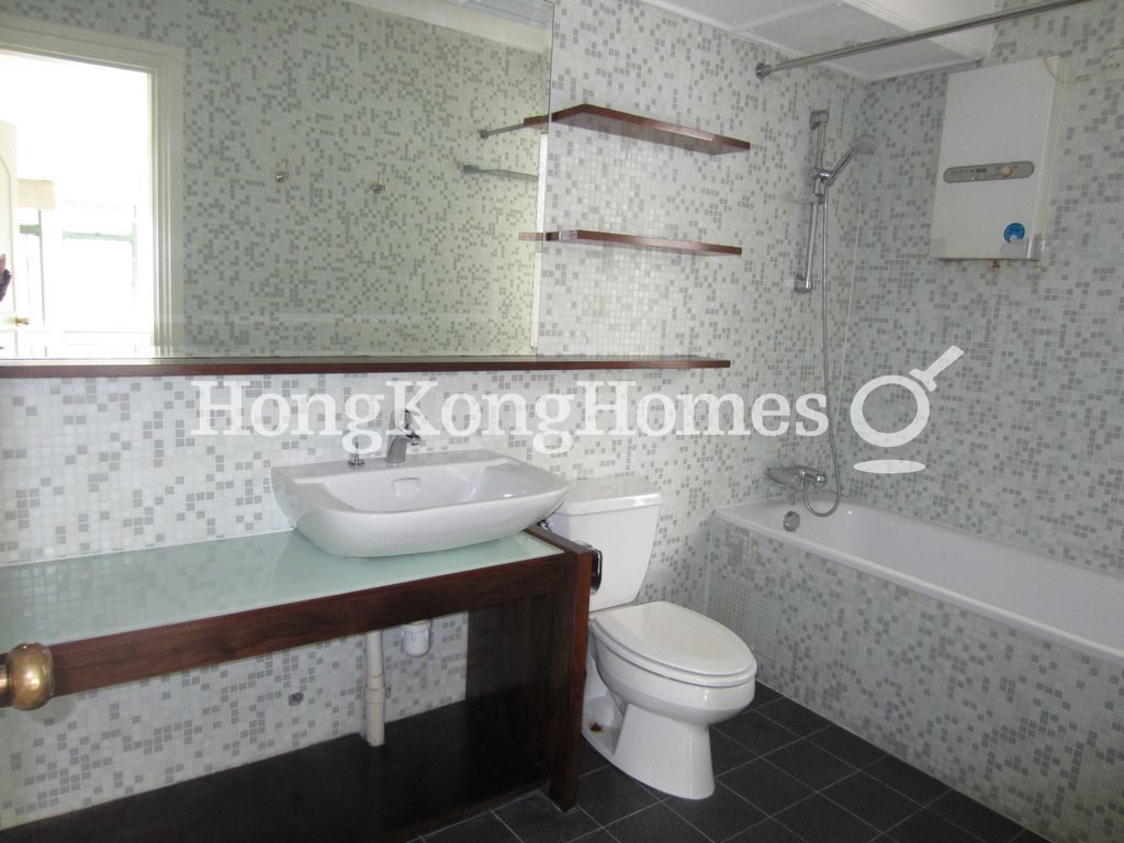 Master Bathroom — Robinson Place - Block 01, Mid-levels West