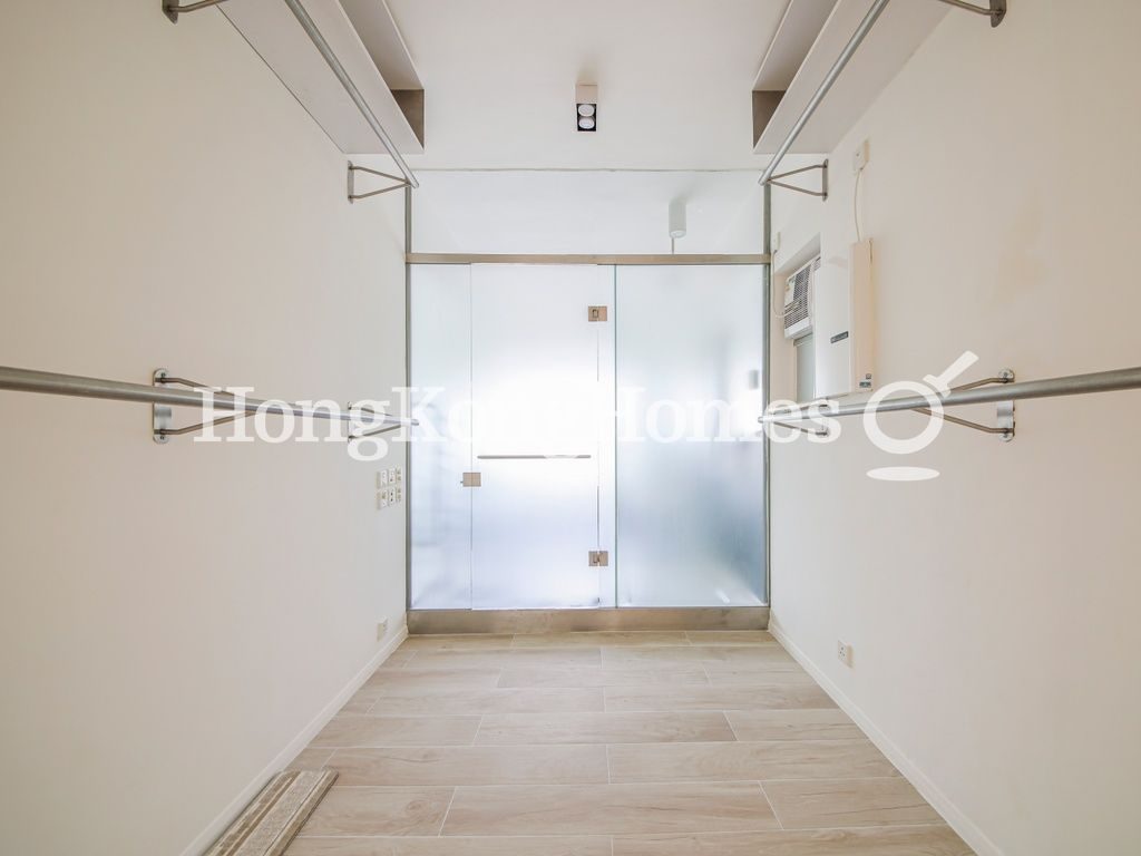 Walk-in Closet in Master Bedroom — Green Lane, 21-25, Happy Valley