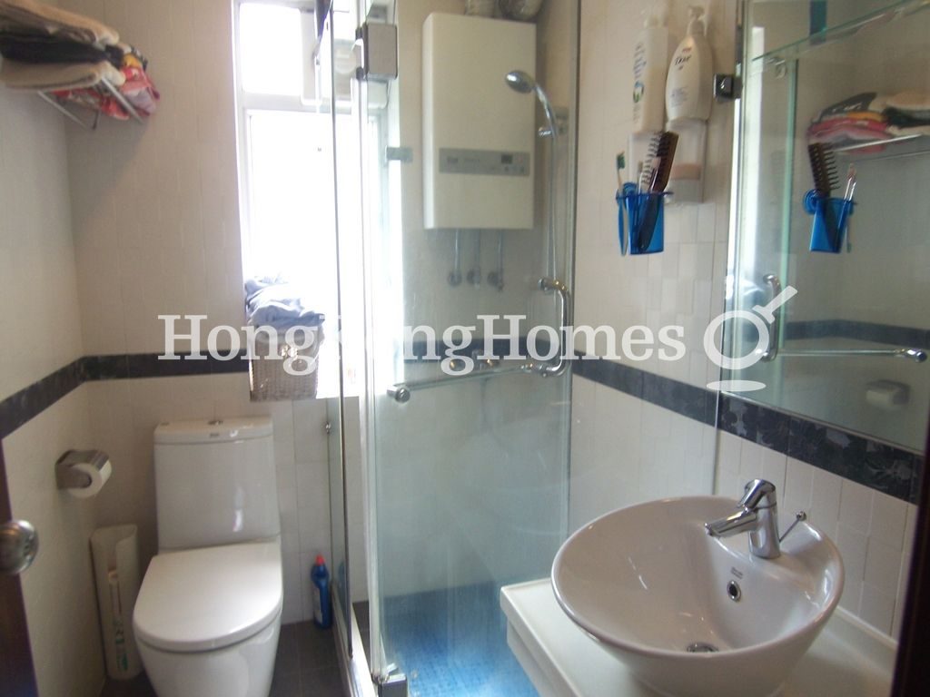 Guest Bathroom — Moon Fair Mansion, Mid-levels East