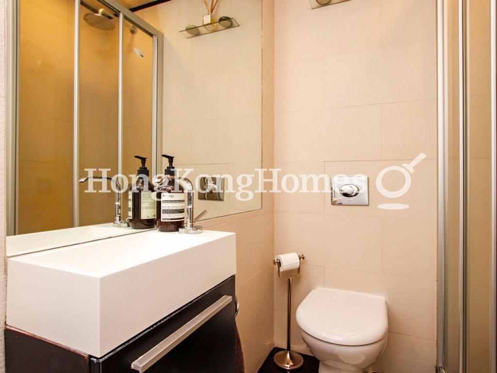 Master Bathroom — Robinson Heights I, Mid-levels West