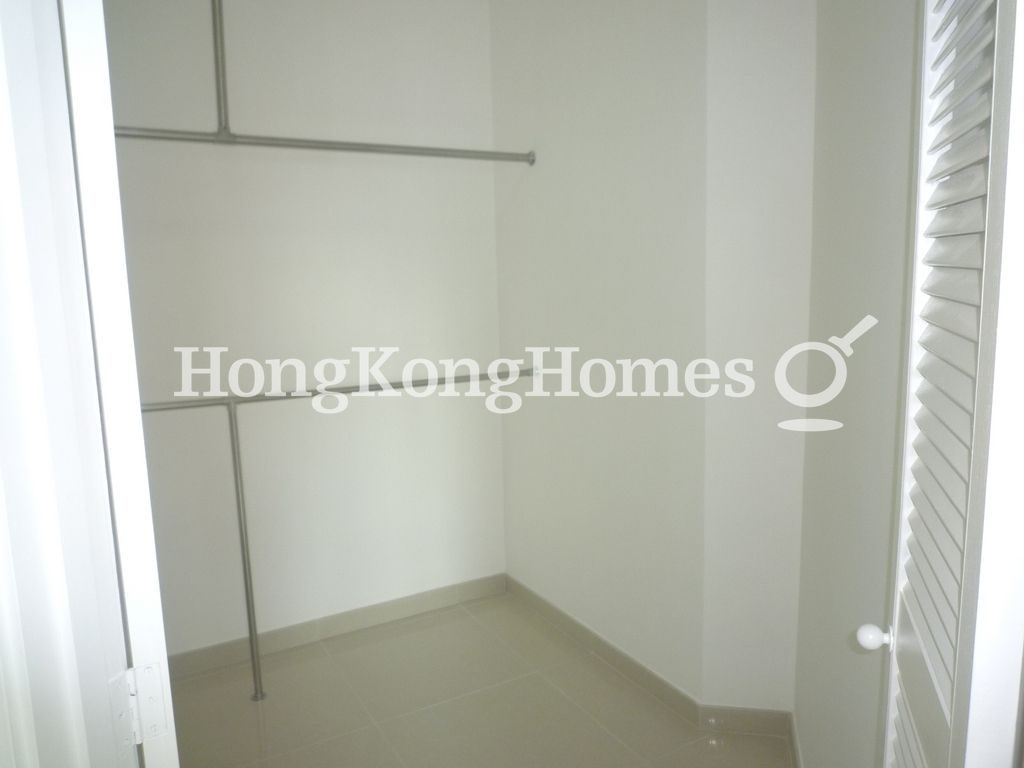 Walk-in Closet in Master Bedroom — Seymour Place, Mid-levels West