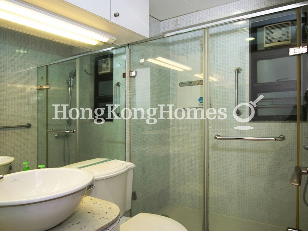 Guest Bathroom — Valiant Park, Mid-levels West