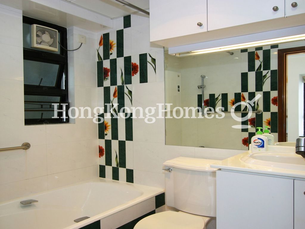 Master Bathroom — Valiant Park, Mid-levels West