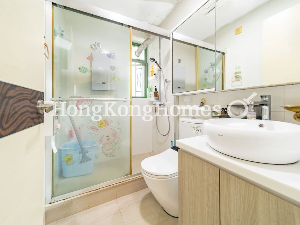 Master Bathroom — Y.I., Tai Hang