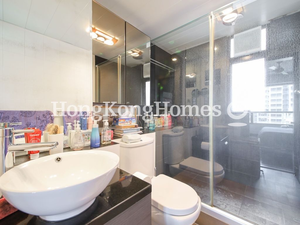 Master Bathroom — Winner Court, Mid-levels West