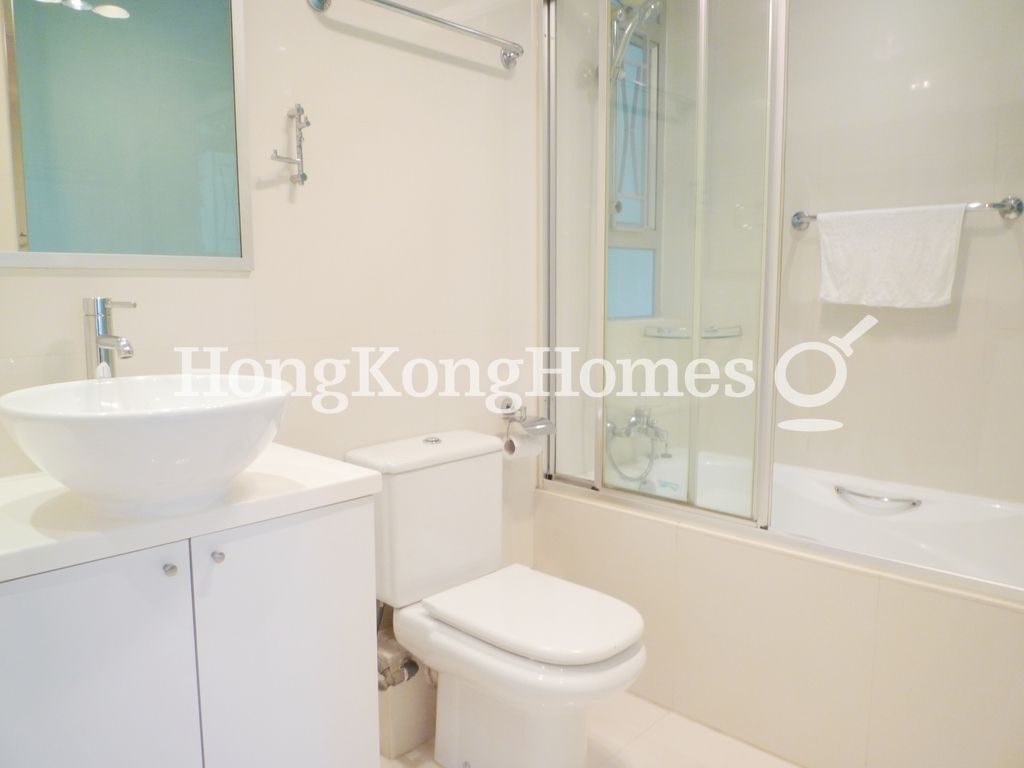 Master Bathroom — Moon Fair Mansion, Mid-levels East