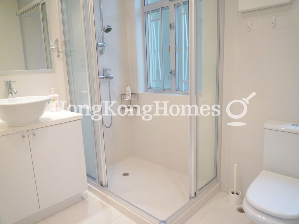 Guest Bathroom — Moon Fair Mansion, Mid-levels East