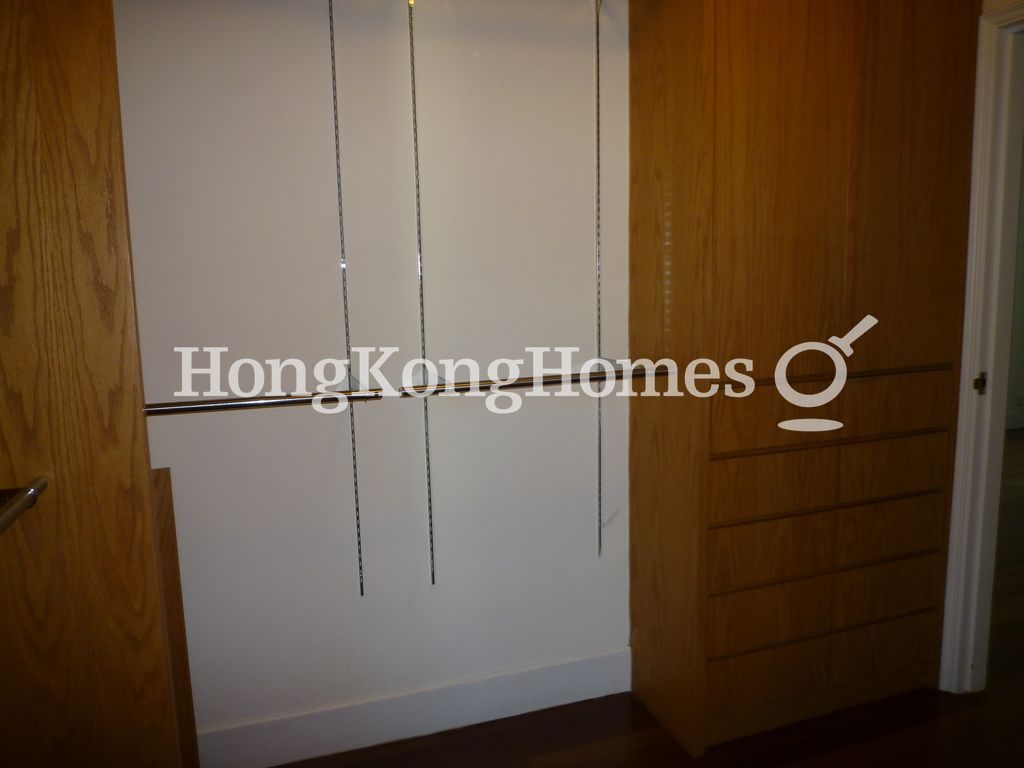 Walk-in Closet in Master Bedroom — Hillsborough Court - Block 01, Mid-levels Central