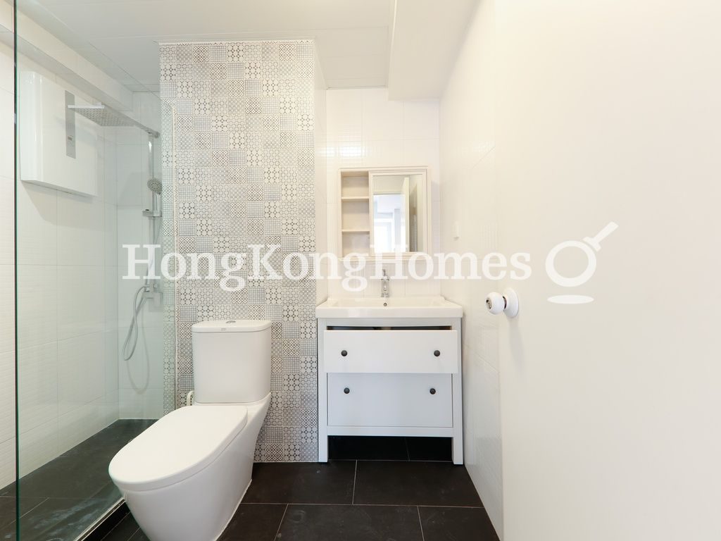 Guest Bathroom — Broom Garden - Block 01, Happy Valley