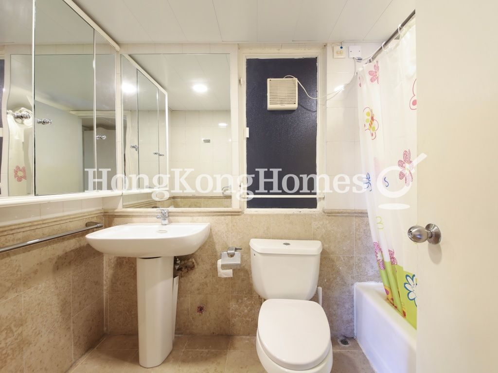 Master Bathroom — Robinson Place - Block 02, Mid-levels West