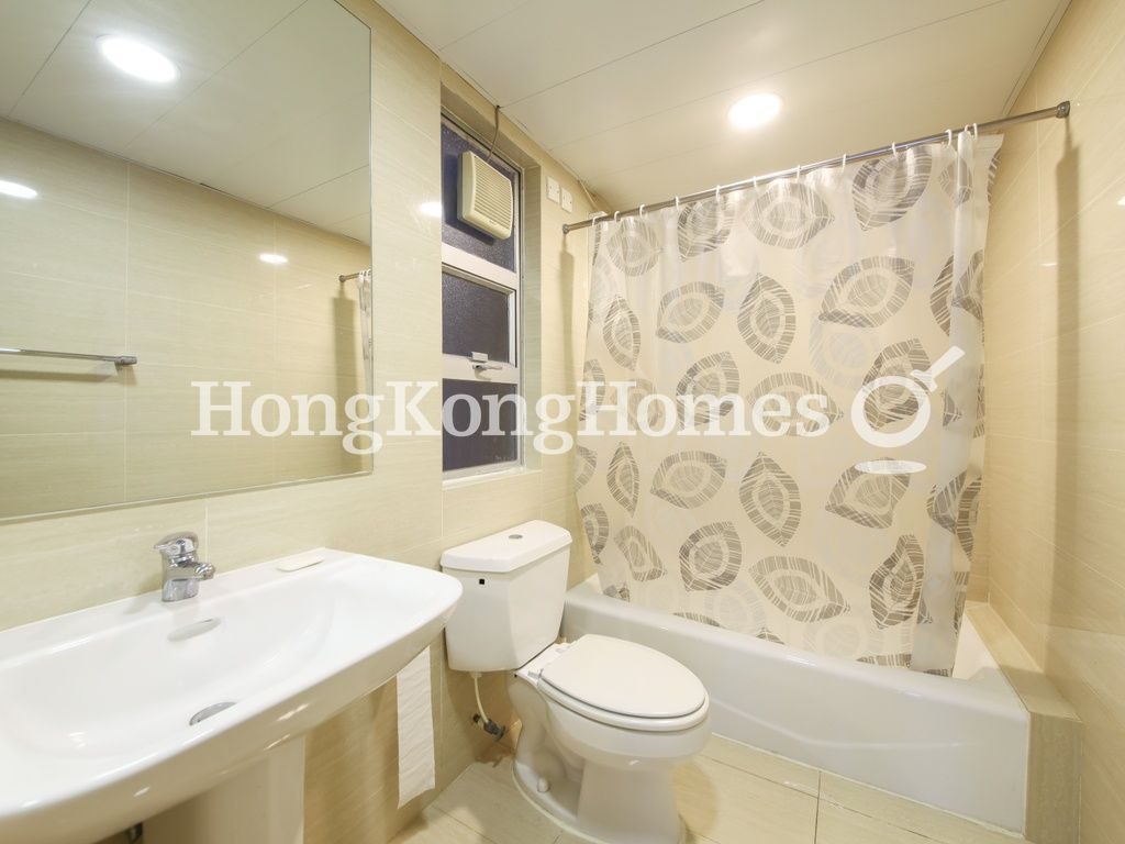 Guest Bathroom — Robinson Place - Block 02, Mid-levels West