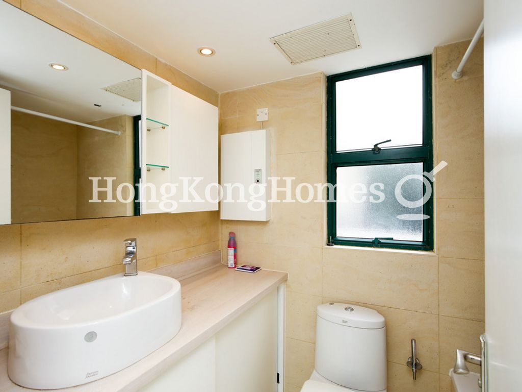 Guest Bathroom — Stanford Villa - Block 03, Stanley