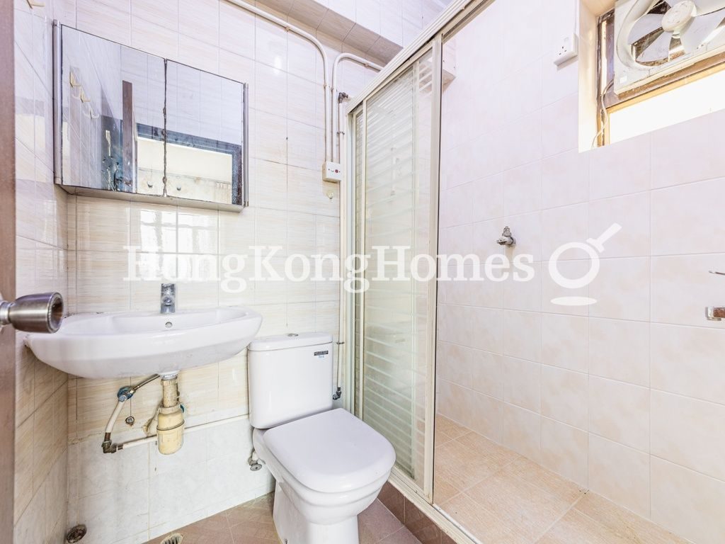 Master Bathroom — Coral Court - Block A, North Point Hill