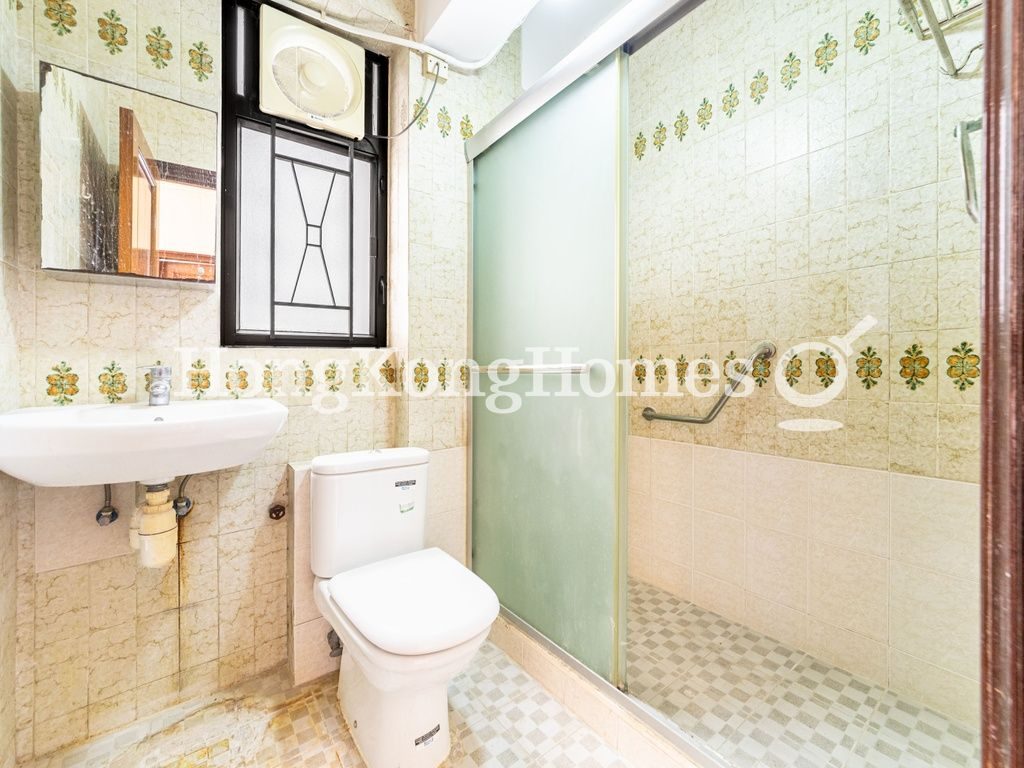 Guest Bathroom — Coral Court - Block A, North Point Hill