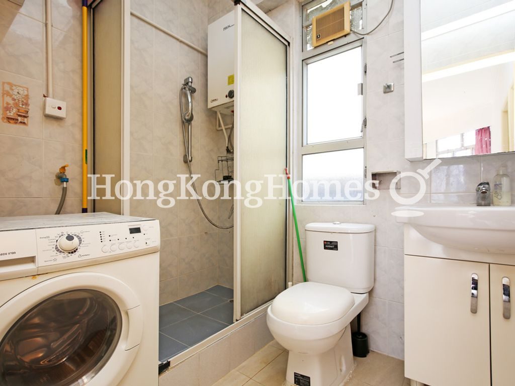 Guest Bathroom — Dragon View Garden, North Point