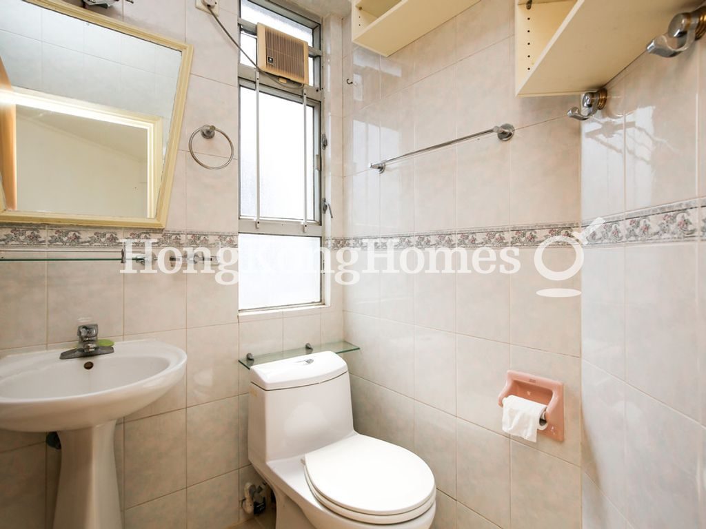 Master Bathroom — Dragon View Garden, North Point