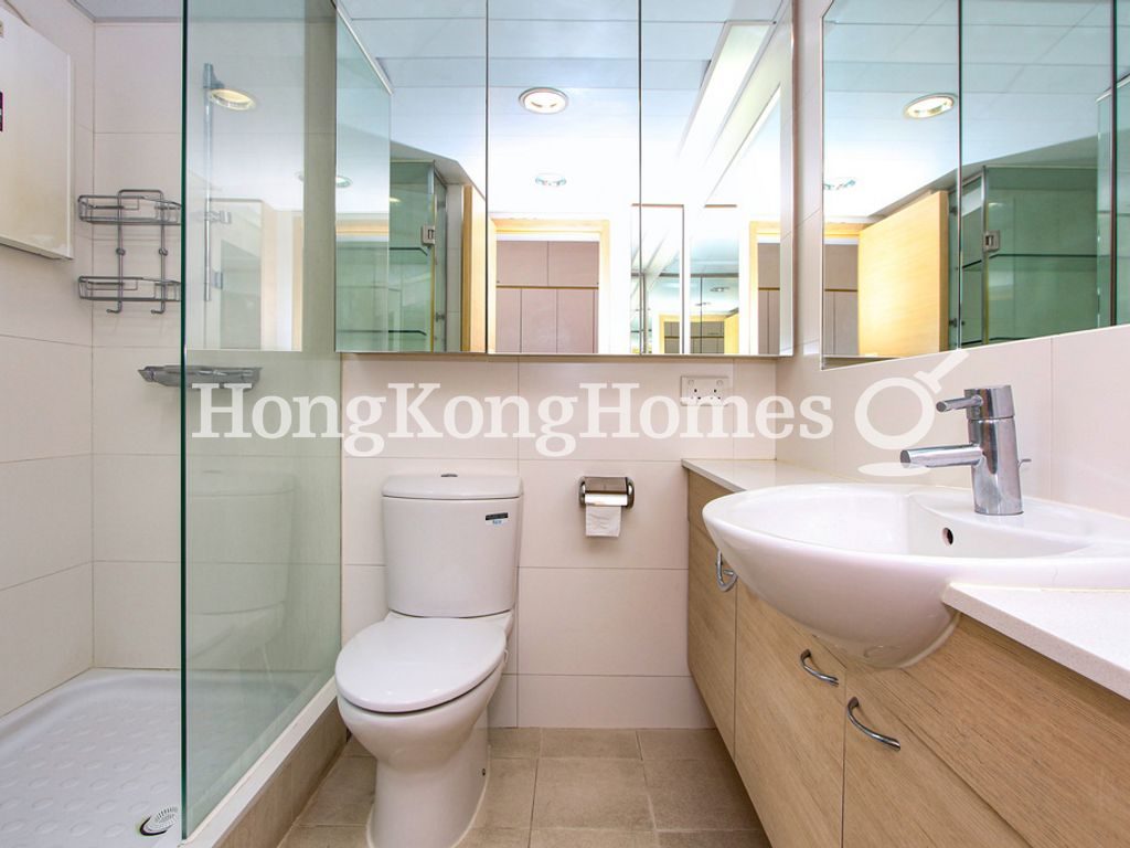 Master Bathroom — Flourish Court, Mid-levels West